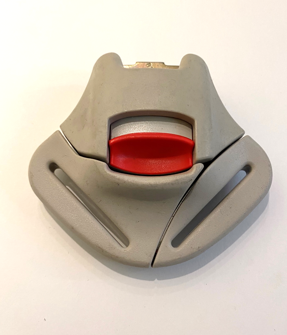 Three point buckle assembly